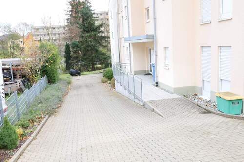 Zufahrt zum Stellplatz - 