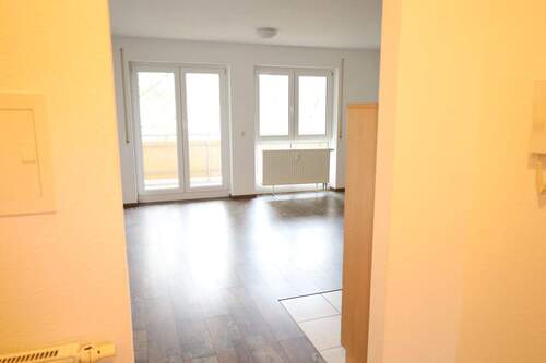 Zugang zum Wohn/Schlafzimmer mit Küche - Etagenwohnung mit 36,00 m² in Balingen zum Kaufen
