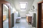 Badezimmer Dachgeschoss - 