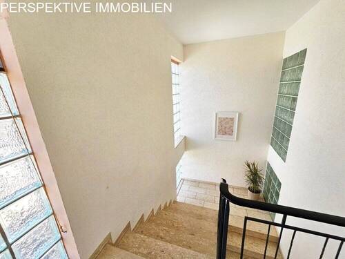 Treppenhaus OG - 1 Zimmer Mehrfamilienhaus, Wohnhaus zum Kaufen in Bad König