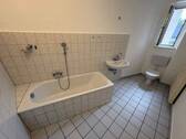 Bad mit Wanne - 