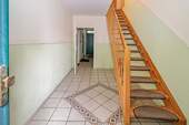 Treppenhaus, Hauseingang vorn - 