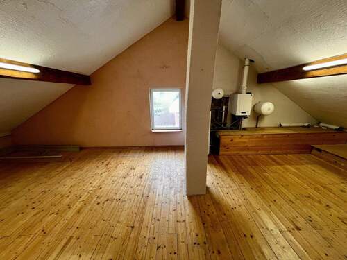 Dachgeschoss links. - 