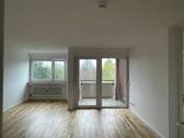 Wohnzimmer (2).jpeg - 4 Zimmer Etagenwohnung zur Miete in Nürnberg