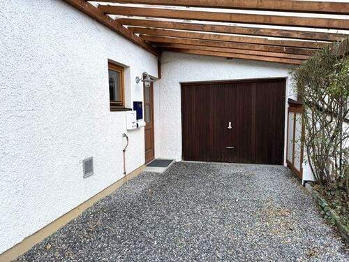 Eingang und Garage - 3 Zimmer Etagenwohnung zum Kaufen in Ohlstadt