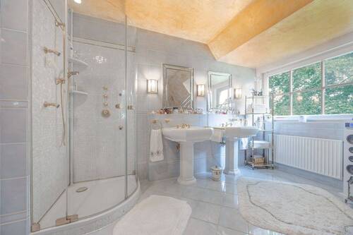 großzügiges Wellnessbad - 