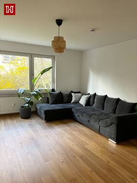 .. helles Wohnzimmer mit Zugang zum ersten Balkon ! - 3 Zimmer Etagenwohnung in Kitzingen