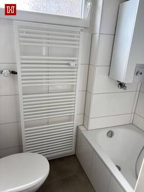 .. Tageslichtbad mit Wanne ! - 