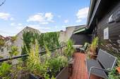 Terrasse in Ostausrichtung von Küche und Schlafzimmer begehbar - 3 Zimmer Etagenwohnung zum Kaufen in Berlin