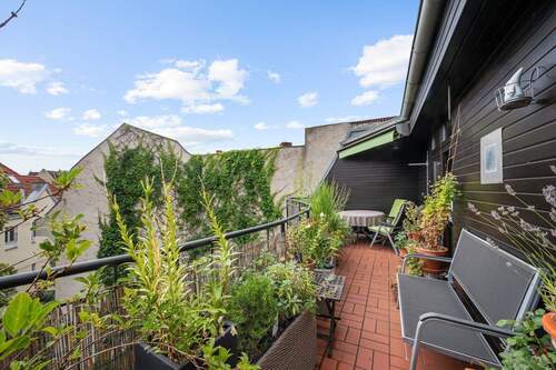 Terrasse in Ostausrichtung von Küche und Schlafzimmer begehbar - 3 Zimmer Etagenwohnung zum Kaufen in Berlin