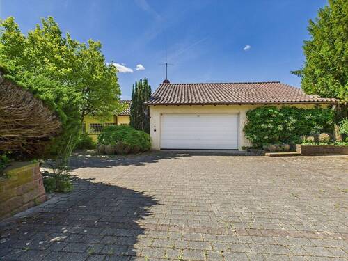 Doppelgarage - Einfamilienhaus mit 197,00 m&sup2; in Ditzingen zum Kaufen