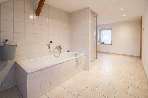 2.OG Badezimmer mit Wanne - 
