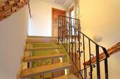 Treppenhaus zum 1. OG DSC.JPG - 