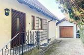 Hauseingang & Garagenzufahrt - 