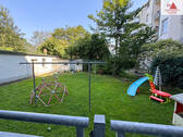 Garten mit Fahrradschuppen - 