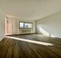 +++ Renovierte helle 2-Zimmer-Wohnung mit Balkon +++ - Heppenheim