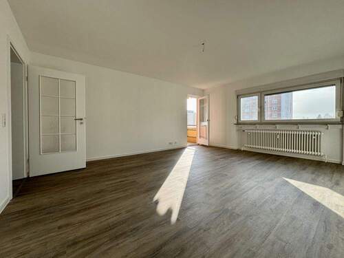 Wohnzimmer I - 2 Zimmer Etagenwohnung zur Miete in Heppenheim