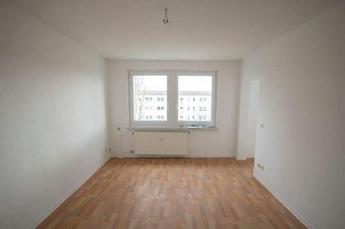 Wohnzimmer - 2 Zimmer Etagenwohnung in Halle (Saale)