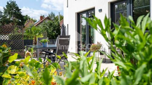 Terrasse - 8 Zimmer Einfamilienhaus zum Kaufen in Falkensee