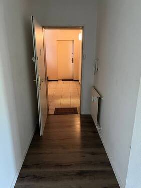 Wohnung Blick zum Treppenhaus.jpg - Etagenwohnung mit 76,00 m² in Baden-Baden zum Kaufen