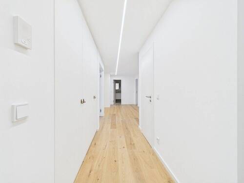 Flur - Etagenwohnung mit 124,60 m&sup2; in München zur Miete