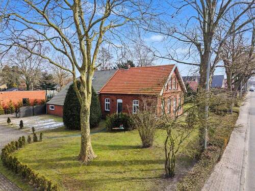 Luftbild - 7 Zimmer Einfamilienhaus in Detern