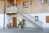 02-Aufgang - 4 Zimmer Etagenwohnung zur Miete in Lenggries