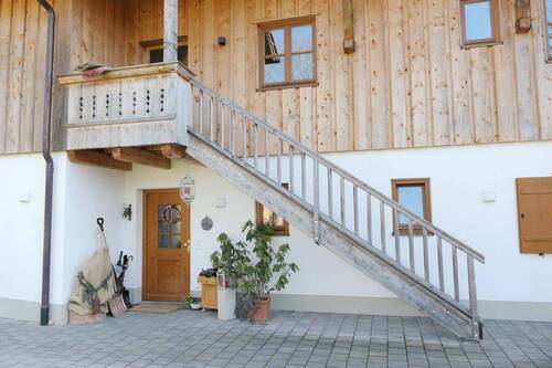 02-Aufgang - 4 Zimmer Etagenwohnung zur Miete in Lenggries