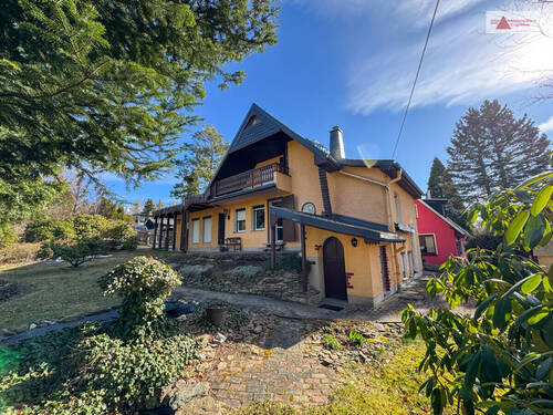 Aussenansicht - Ein Häuschen im Grünen! Einfamilienhaus in beliebter Lage von Lauter!