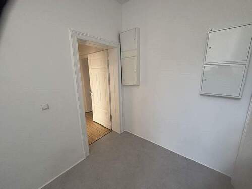 Wohnungseingang - Altbauwohnung im 1. OG, Erstbezug nach Renovierung in Duissern, leider ohne Balkon.