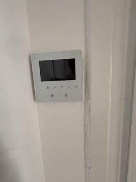 Gegensprechanlage mit Kamera - Etagenwohnung mit 85,00 m² in Duisburg zur Miete