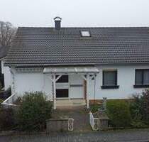 Jetzt mit virtuellem Rundgang! Einfamilienhaus mit Wintergarten und viel Stauraum. - Dietzhölztal / Steinbrücken