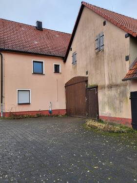 Haus mit Scheune - 