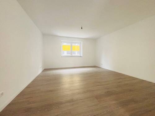 Wohnzimmer - 2 Zimmer Mehrfamilienhaus, Wohnhaus in Singen