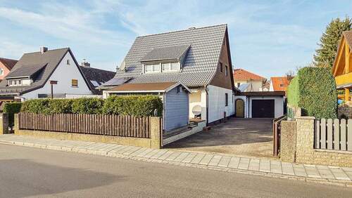 Aussenansicht Einfahrt - 