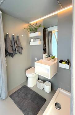 Duschbad mit Design Armaturen.JPG - 