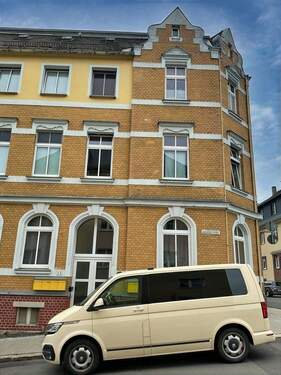 Seitenansicht Eingang - 1 Zimmer Mehrfamilienhaus, Wohnhaus in Adorf