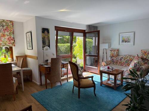 Wohnzimmer - Zentral und ruhig gelegene 2-Zimmer-Wohnung mit Terrasse in Bad Reichenhall