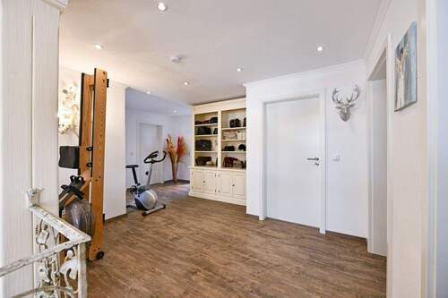 großzügiger Flurbereich im Obergeschoss - 