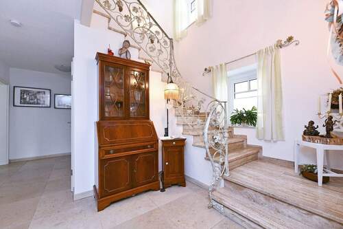 Aufgang zum Obergeschoss - 