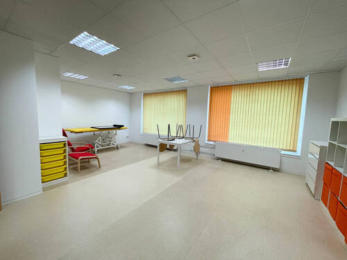 Therapieraum 3 - Büro mit 92,20 m&sup2; in Lauter-Bernsbach zur Miete