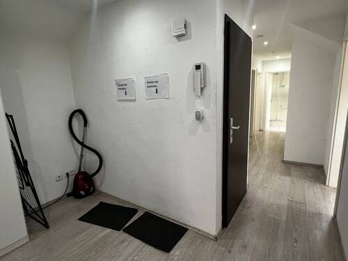 Eingangsbereich - 4 Zimmer Etagenwohnung zum Kaufen in Niefern-Öschelbronn