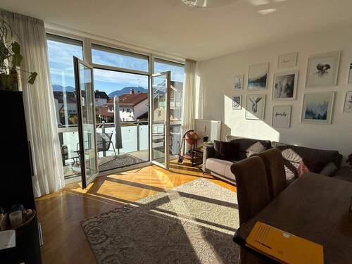 Wohnzimmer - 3 Zimmer Etagenwohnung zum Kaufen in Ainring