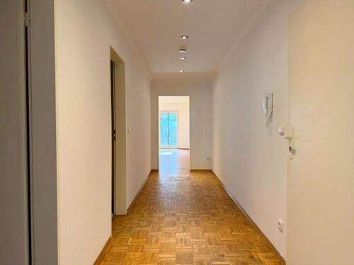 Flur / Eingangsbereich - Etagenwohnung mit 69,30 m&sup2; in Murnau am Staffelsee zum Kaufen