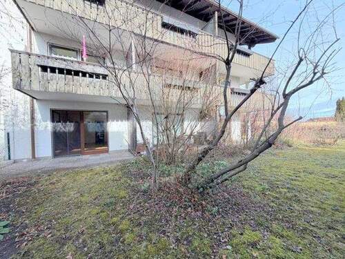 angrenzende Grünfläche - 