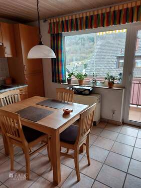  Küche 1.OG - Sitzen und Balkonzugang - 