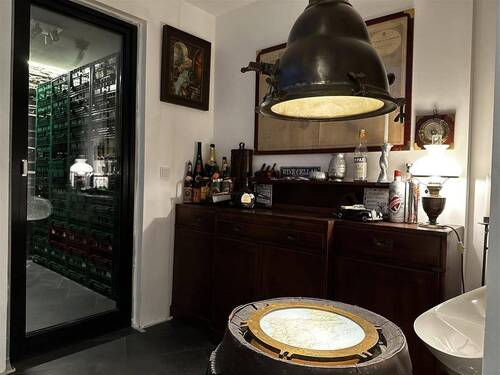 Keller mit temperiertem Weinraum - 