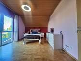 2 l Schlafzimmer 1 mit bodentiefen Fenstern - 