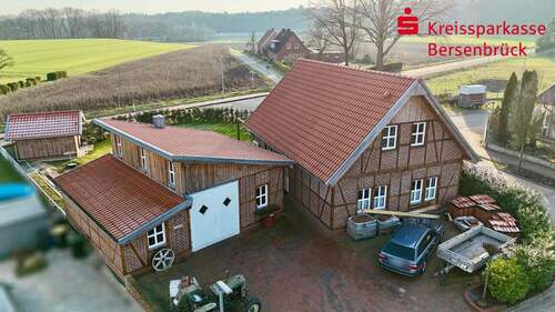 Hofansicht - 4 Zimmer Einfamilienhaus in Berge