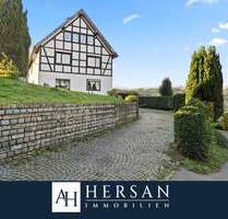 Sanierungsbedürftiges Ein- bis Zweifamilienhaus mit traumhaftem Ausblick in Simmerath-Dedenborn!